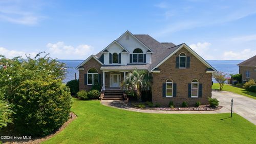 927 Stately Pines Rd, New Bern, NC, 28560-8465 | Card Image