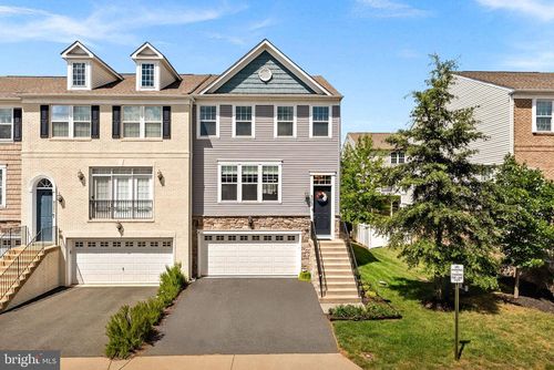 8943 Englewood Farms Dr, MANASSAS, VA, 20112-5878 | Card Image
