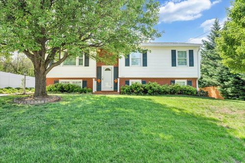 102 Deep Dell Rd, Salem, VA, 24153-2346 | Card Image