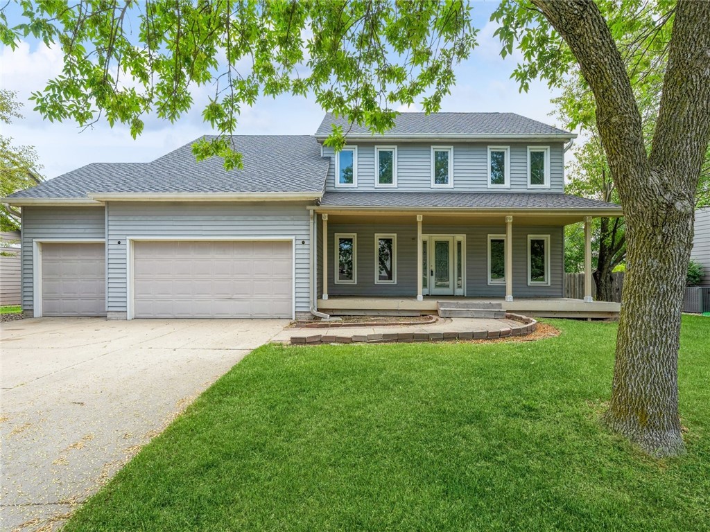 Country Club Blvd, Clive, IA 50325