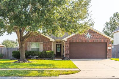 7023 Crescent Moon Drive, House other with 3 bedrooms, 2 bathrooms and null parking in Hitchcock TX | Image 2