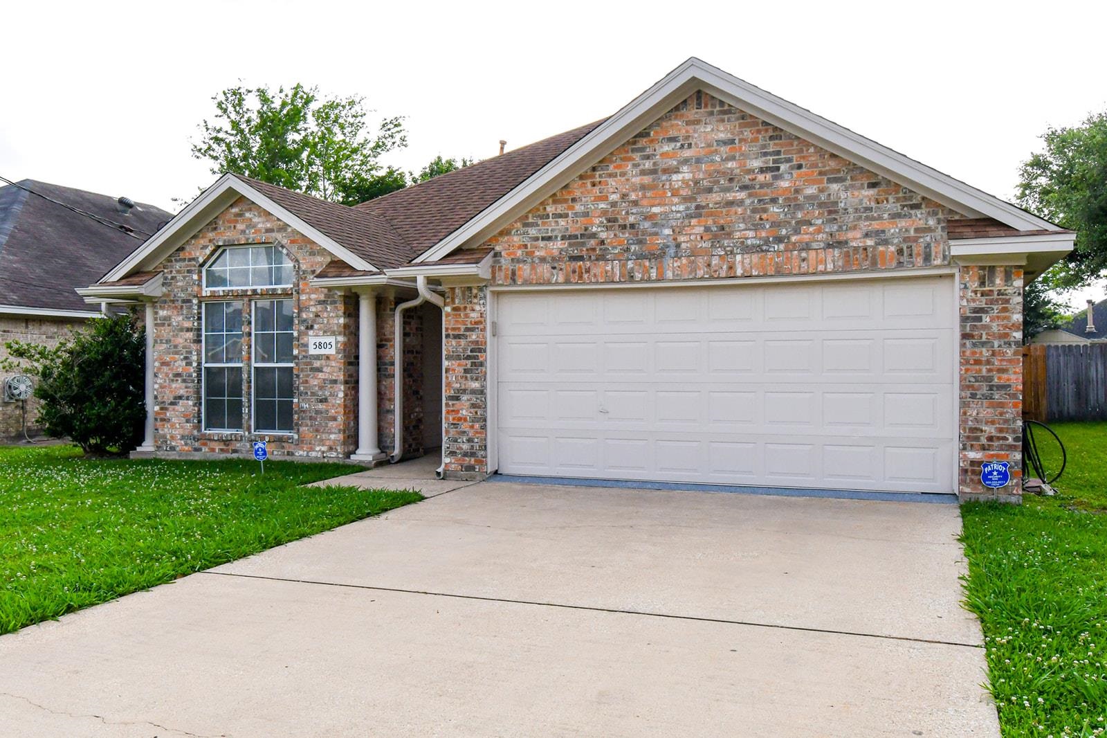 Alece Ln, Beaumont, TX 77713