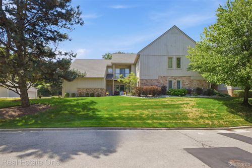 29363 Laurel Dr, Farmington Hills, MI, 48331-2825 | Card Image