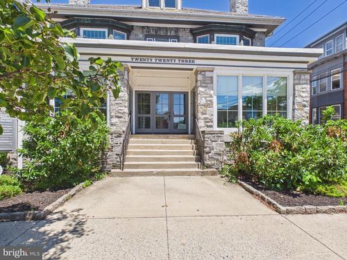 2023 N 2nd St, HARRISBURG, PA, 17102-2151 | Card Image
