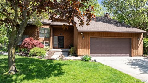 8206 Saint James Ct, Grosse Ile, MI, 48138-1774 | Card Image