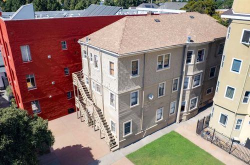 667 10th St, Oakland, CA, 94607-3649 | Card Image