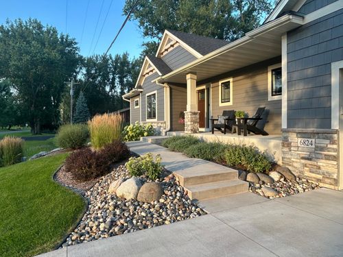 6824 W Shadow Lake Dr, Circle Pines, MN, 55014-1907 | Card Image