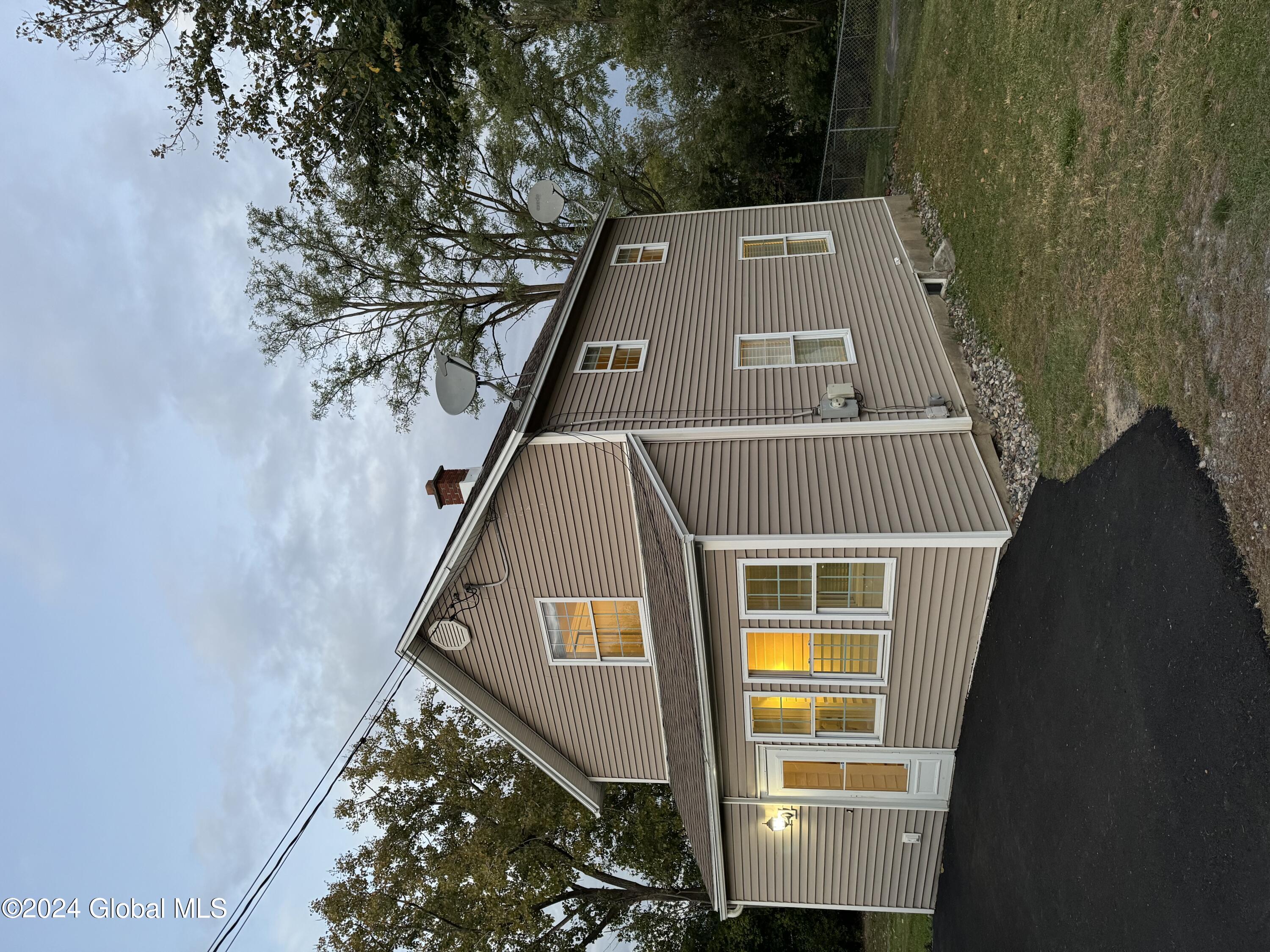 River Rd, Glenmont, NY 12077