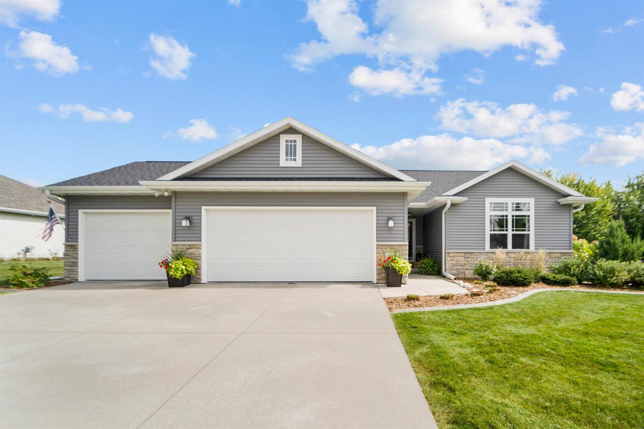 Heavenly Dr, Greenville, WI 54942