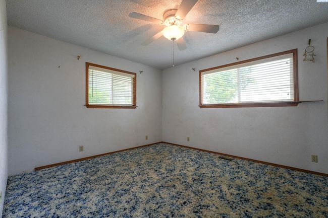 97010 W Good Rd, Home with 3 bedrooms, 3 bathrooms and null parking in Prosser WA | Image 18