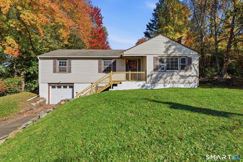 61 Arnott Rd, Manchester, CT, 06040-4528 | Card Image