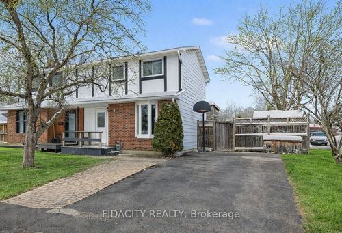 28 Glamorgan Dr, Kanata, ON, K2L1P9 | Card Image
