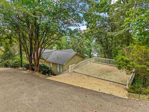 1720 Point Grand Dr, Savannah, TN, 38372-6651 | Card Image