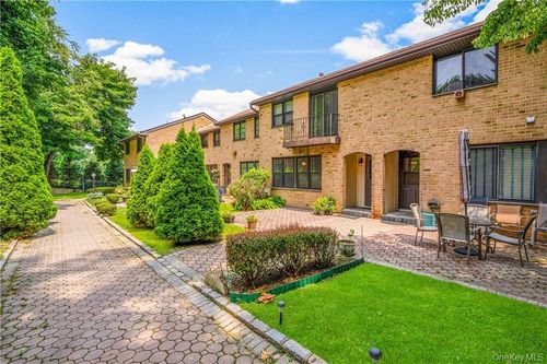 27-11 Jackson Ave, Scarsdale, NY, 10583-3135 | Card Image