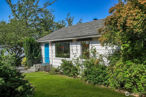 9118 Linden Ave N, Seattle, WA, 98103-3947 | Card Image
