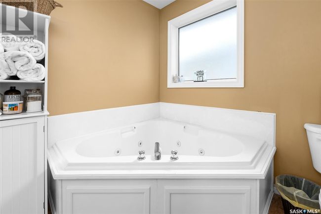 233 Wood Lily Dr, House other with 4 bedrooms, 3 bathrooms and null parking in Moose Jaw SK | Image 34