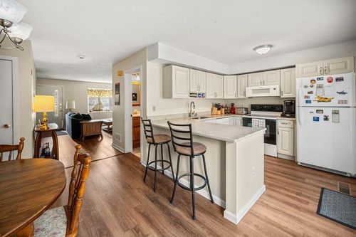 apt-36-202 Route 27, Raymond, NH, 03077-2233 | Card Image