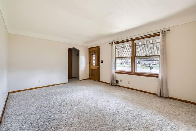 2454 Long Lake Road - MLS Sized - 005 - 04 Living Room.jpg | Image 5
