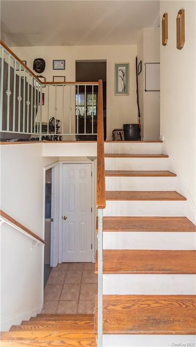 Raised Ranch Entry | Image 3