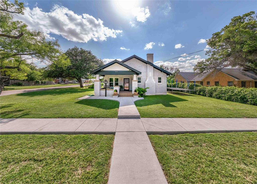 Shelton St, Breckenridge, TX 76424