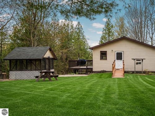 11012 31 Rd, Kingsley, MI, 49649-9501 | Card Image