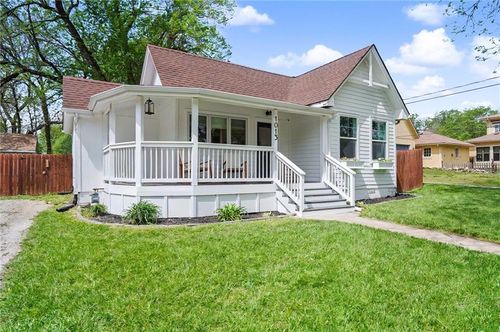 1013 7th St, Baldwin City, KS, 66006-4008 | Card Image