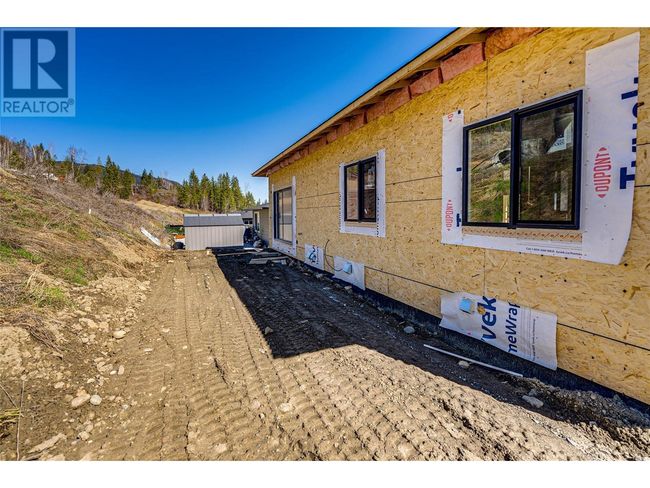 2736 Cedar Ridge St, House other with 6 bedrooms, 3 bathrooms and 4 parking in Lumby BC | Image 4
