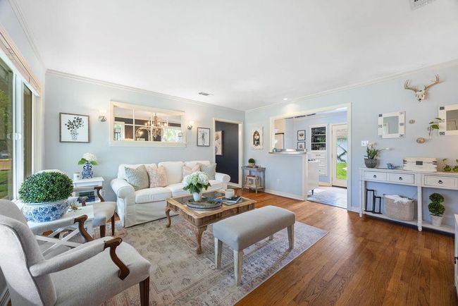Inside you are greeted by a light-filled and elegant space with a cleverly-designed layout. | Image 4