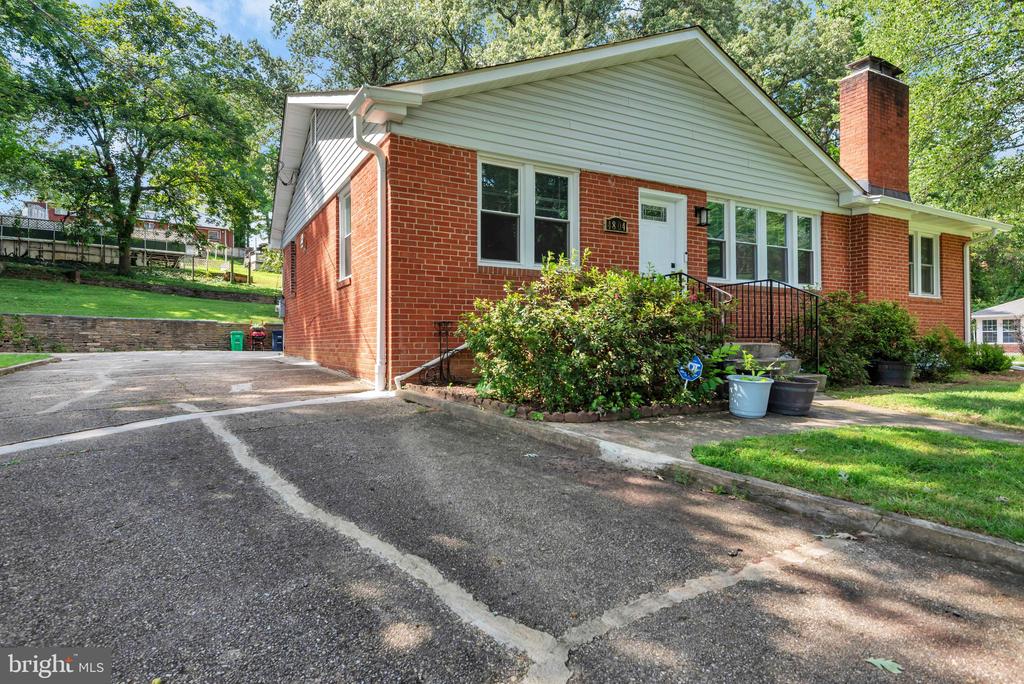 Residential in TEMPLE HILLS 4