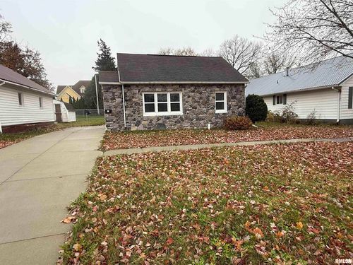 511 W 8th St, Tipton, IA, 52772-1017 | Card Image