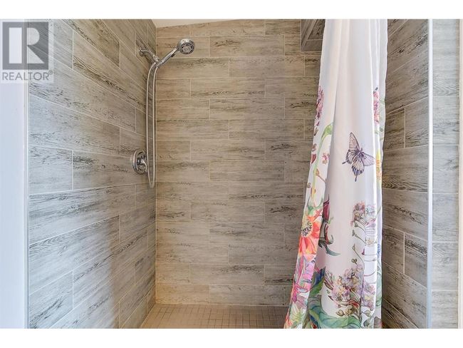 11 - 3701 Beach Ave, Home with 2 bedrooms, 2 bathrooms and 1 parking in Peachland BC | Image 31