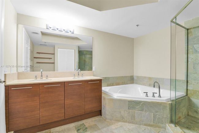 APT-1903S - 2681 N Flamingo Rd, Condo with 2 bedrooms, 2 bathrooms and null parking in Sunrise FL | Image 30