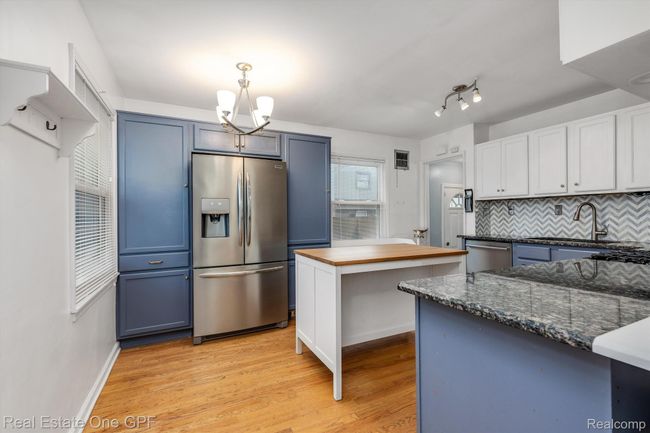 2368 Stanhope St, House other with 3 bedrooms, 2 bathrooms and null parking in Grosse Pointe Woods MI | Image 6