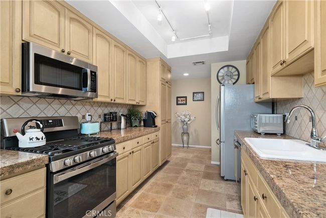 APT-326 - 13331 Moorpark St, Condo with 2 bedrooms, 2 bathrooms and 2 parking in Sherman Oaks CA | Image 15