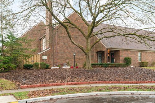 1537 Sandringham Ct, Upper Arlington, OH, 43220-3834 | Card Image