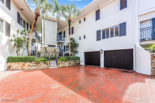 r3-2216 Gulf Shore Blvd N, NAPLES, FL, 34102-1609 | Card Image