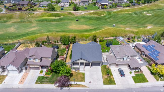 Aerial view of residential area featuring a golf club | Image 40