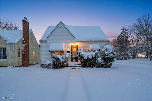 5100 Erwin St, Maple Heights, OH, 44137-1526 | Card Image