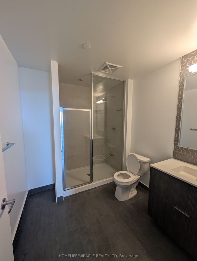 1611 - 2520 Eglinton Ave W, Condo with 3 bedrooms, 2 bathrooms and 1 parking in Mississauga ON | Image 17