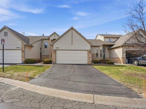 54-24541 Pine Village Blvd, Oak Park, MI, 48237-1875 | Card Image