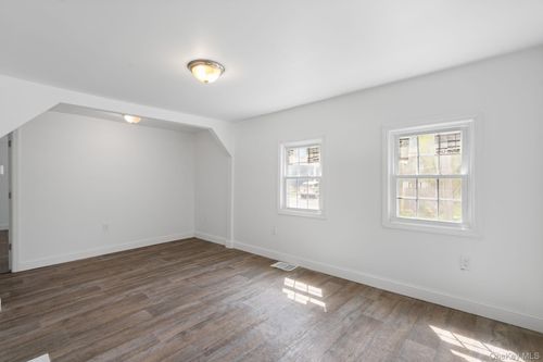 2 Benview Rd, Hyde Park, NY, 12538-1802 | Card Image