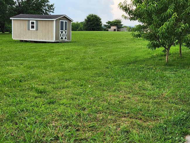 1070 Dyer Rd, House other with 3 bedrooms, 2 bathrooms and null parking in Madisonville TN | Image 4