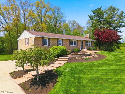 8285 Southwood Dr Nw, North Canton, OH, 44720-5264 | Card Image