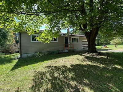 View of front facade featuring a front lawn | Image 1