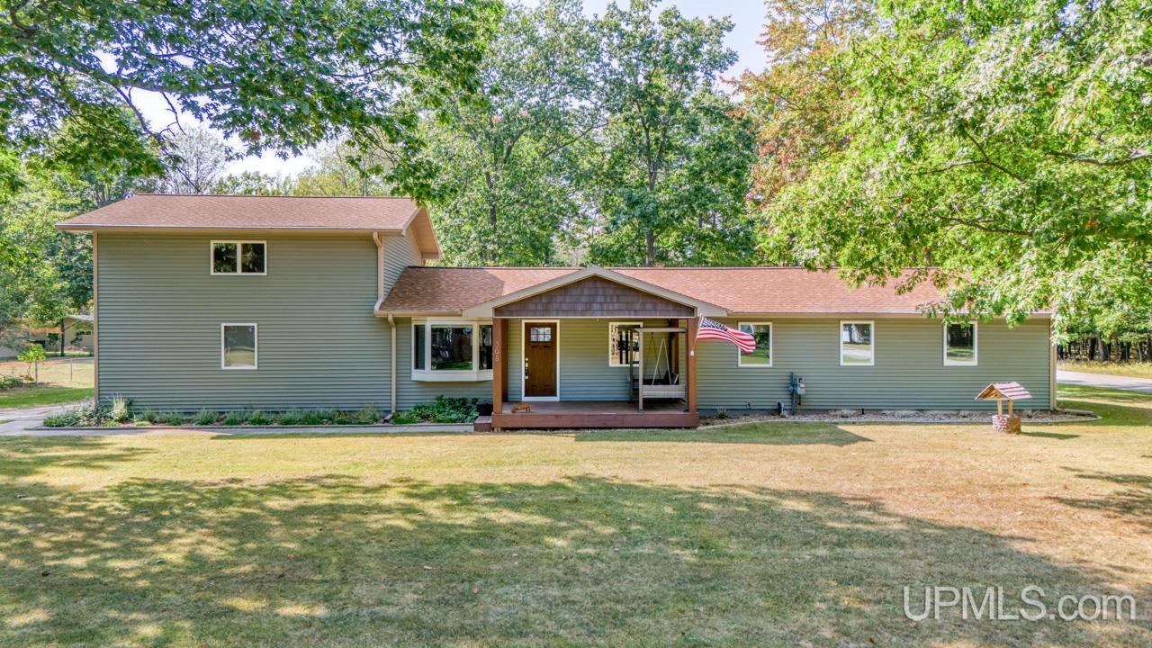 Ketcham St, Gladstone, MI 49837