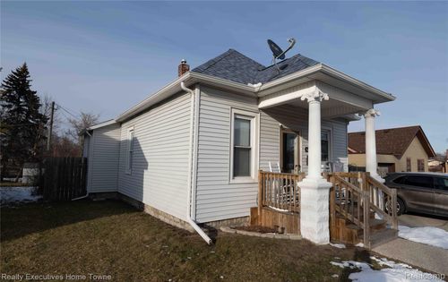 1409 Kearney St, Port Huron, MI, 48060-3428 | Card Image