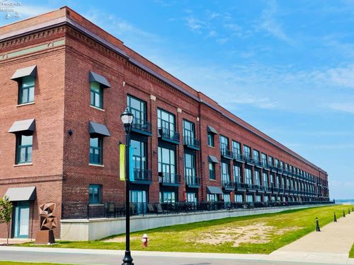 222-401 W West Shoreline Drive, Sandusky, OH, 44870 | Card Image