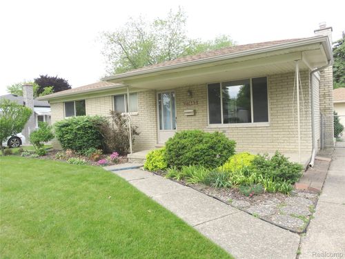 27443 Liberty Dr, Warren, MI, 48092-3572 | Card Image