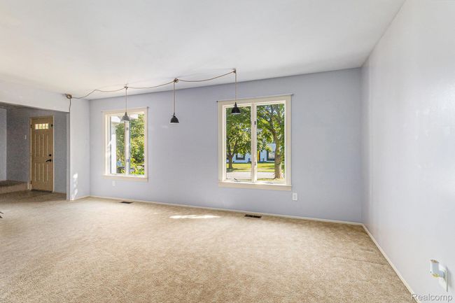 living room | Image 13