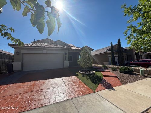 300 Saltford Dr, Horizon City, TX, 79928-6226 | Card Image